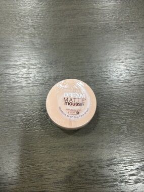 Maybelline Dream Matte Mousse Foundation - Porcelain Ivory 🌸 FIRM PRICE 🌸
